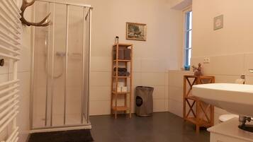 Dusche, Handtücher, Seife, Toilettenpapier