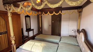 2 bedrooms, desk, iron/ironing board, travel crib