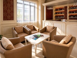 Lobby sitting area - Nobel Hotel (Baku)
