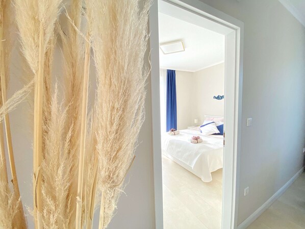 2 bedrooms, free WiFi, bed sheets - Elegant and cosy private house with garden close to lake Balaton. (Balatonakali)