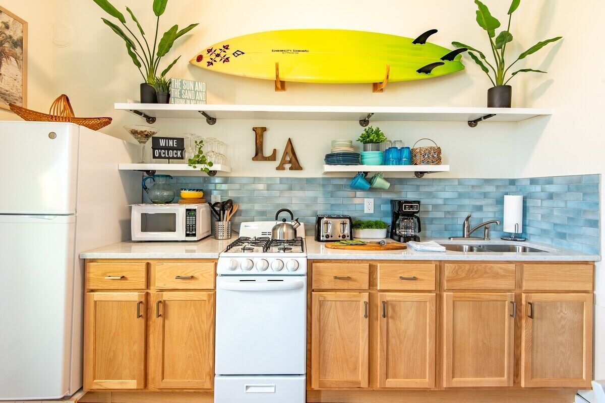 冰箱、微波炉、烤箱、炉灶