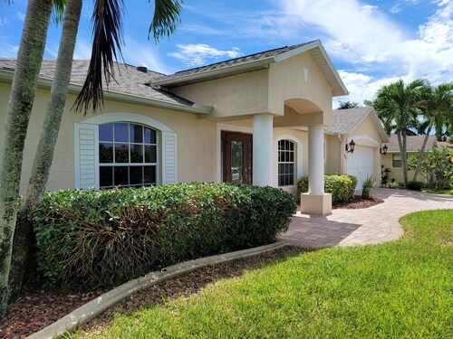 Beautiful Vacation 3 BR Villa-SW corner of Cape Coral