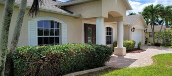 Beautiful Vacation 3 BR Villa-SW corner of Cape Coral