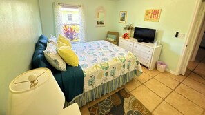 3 bedrooms, desk, iron/ironing board, travel cot - Beautiful Vacation 3 BR Villa-SW corner of Cape Coral (Cape Coral)