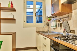 Private kitchen - Quiet three-room apartment in downtown (Lucca)