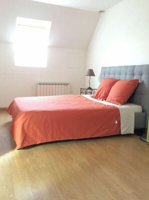 2 Schlafzimmer, Schreibtisch, Bügeleisen/Bügelbrett, kostenloses WLAN
