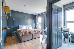 Comfort Apartment, 1 King Bed, Non Smoking | 1 bedroom, free WiFi, bed sheets