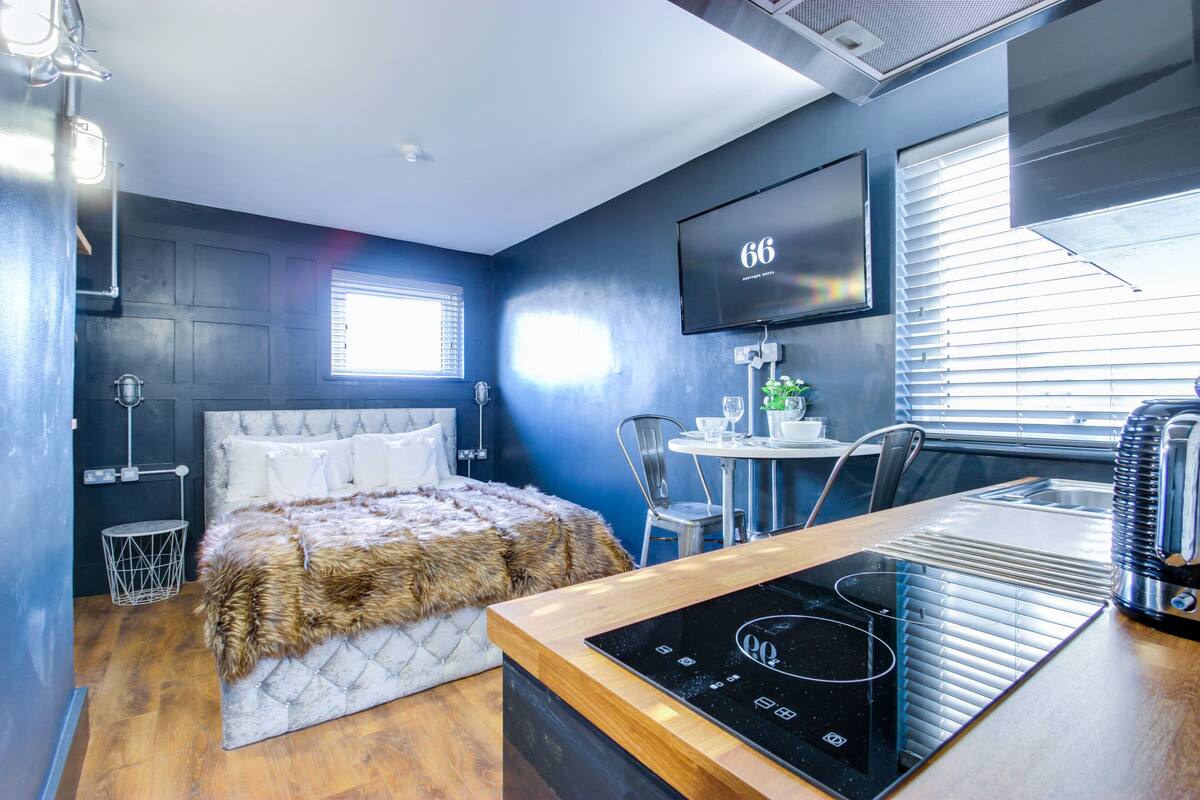 Appartamento Deluxe, 1 letto king, non fumatori | 1 camera, Wi-Fi gratuito, lenzuola