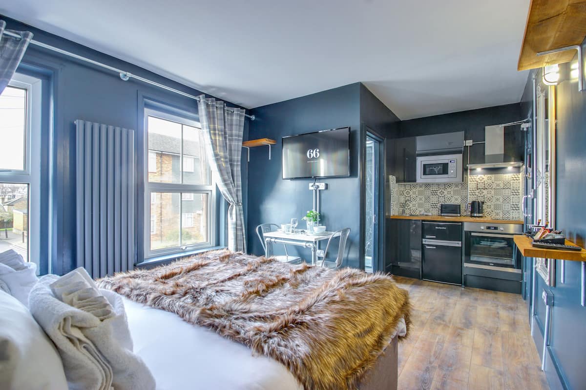Appartamento Comfort, 1 letto king, non fumatori | 1 camera, Wi-Fi gratuito, lenzuola