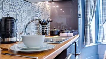 Apartamento clásico, 1 cama doble con sofá cama, no fumadores | Cocina privada | Frigorífico, microondas y hervidor eléctrico