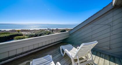 Breathtaking views! Ocean View & Short walk to the Beach! Lake House only- no club acccess