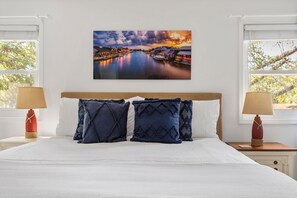 2 bedrooms, iron/ironing board, internet
