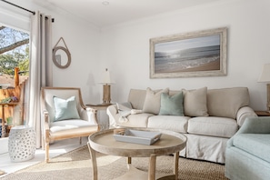 TV - Five Minutes To Beach | Harbor Breeze (Mount Pleasant)