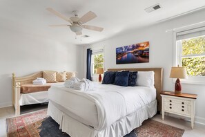 2 bedrooms, iron/ironing board, Internet