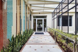 Exterior detail - Concept Uno Apartments by BnbHost (São Paulo)