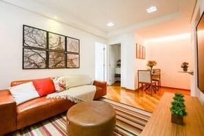 Departamento | Área de sala de estar | Televisión LED de 32 pulgadas con canales digitales y televisión 