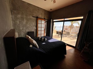 2 bedrooms, desk, free WiFi, bed sheets