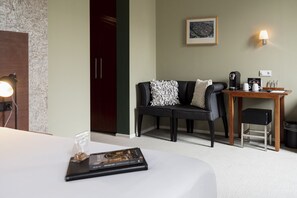 Deluxe Room | Egyptian cotton sheets, premium bedding, in-room safe, desk