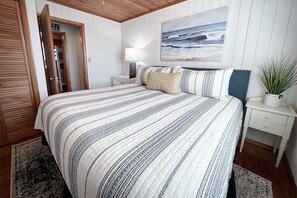 4 slaapkamers, een strijkplank/strijkijzer, internet, beddengoed