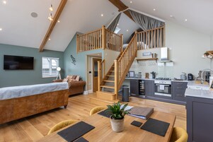 Refrigerador, lavavajillas, tetera/pava eléctrica, tostadora