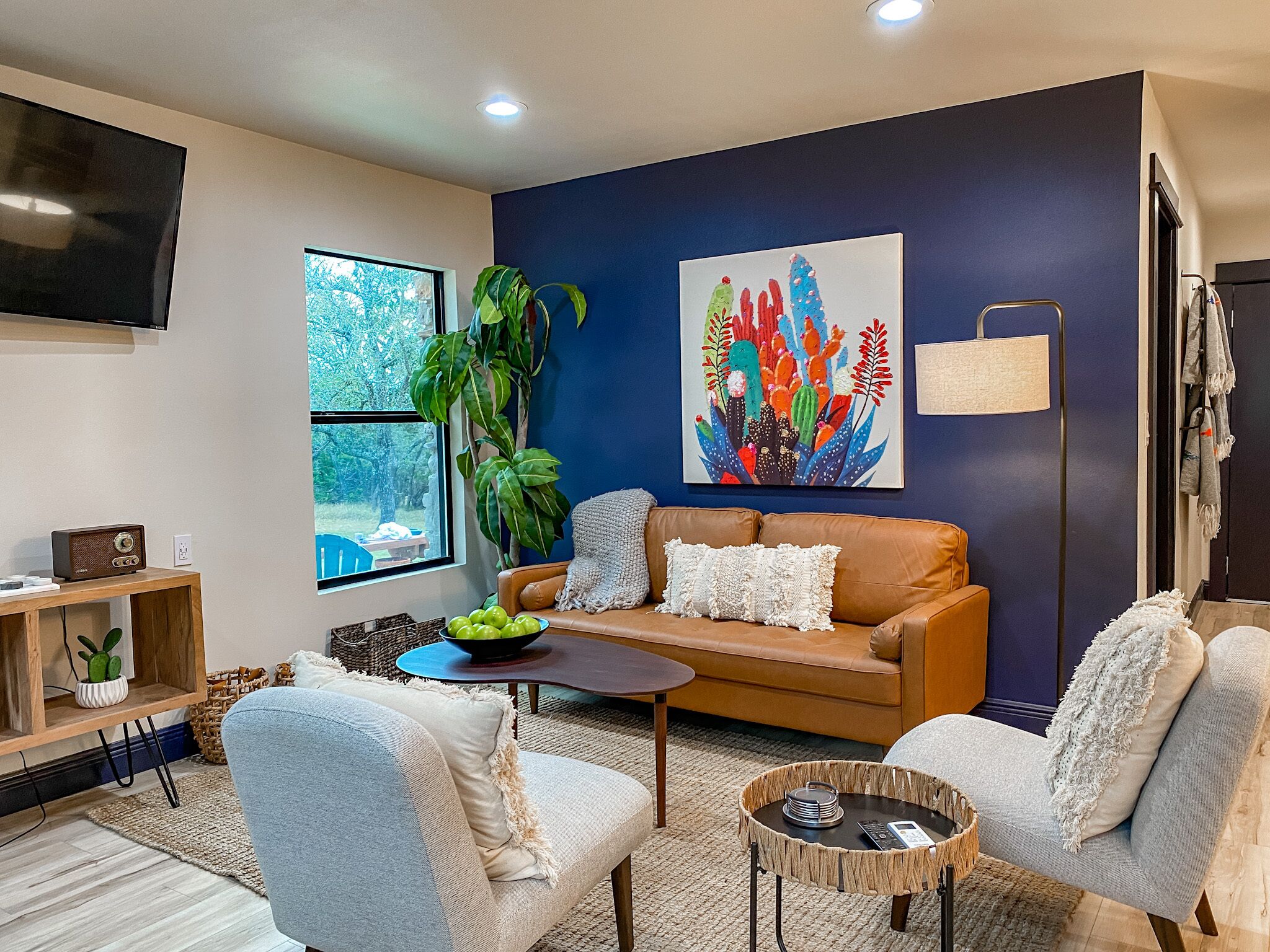 Sonnenland - 2mi to Main, 3 acres on hilltop, view