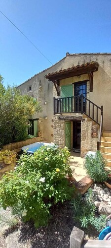 Whole cozy country cottage in South of France.
