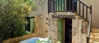 Whole cozy country cottage in South of France.