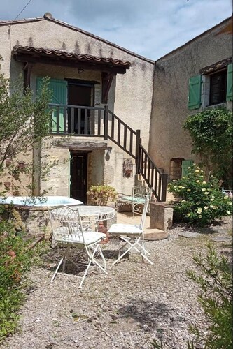 Whole cozy country cottage in South of France.