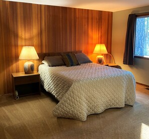 4 bedrooms, iron/ironing board, Internet, bed sheets - RR18 National Forest Views! (Sisters)