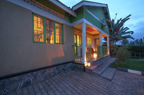 Silverback Homestay - 2,5hours to Mountain Gorillas Home In Uganda