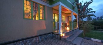 Silverback Homestay - 2,5hours to Mountain Gorillas Home In Uganda