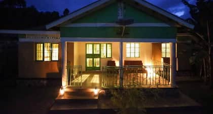 Silverback Homestay - 2,5hours to Mountain Gorillas Home In Uganda