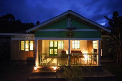 Silverback Homestay - 2,5hours to Mountain Gorillas Home In Uganda