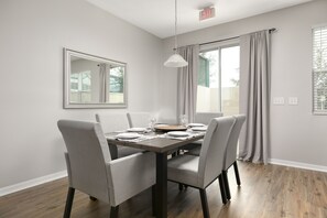 Dining - Stylish 4BR Retreat in Compass Bay - Close to Disney & Universal (Kissimmee)
