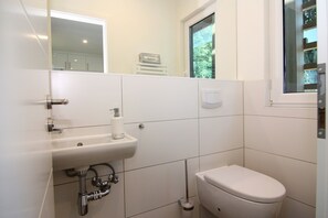 Shower, towels