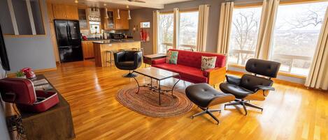 The Loft at Stardust Retreat | Ropa de cama de alta calidad y camas Tempur-Pedic