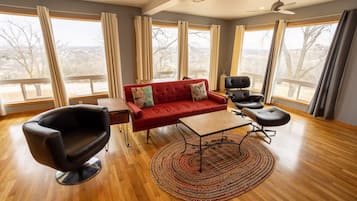 The Loft at Stardust Retreat | Living area