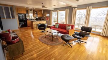 The Loft at Stardust Retreat | Living area