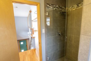 The Loft at Stardust Retreat | 욕실 | 헤어드라이어, 타월