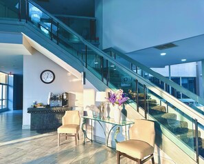 Lobby sitting area - Quality Inn Fort Worth - Downtown East (Fort Worth)