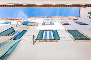 Exterior - Romantic Alfama Getaway (Lisbon)