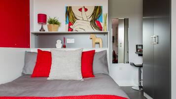 Studio | Desk, laptop workspace, free WiFi, bed sheets