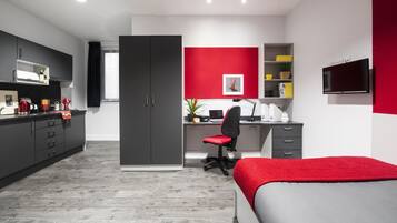 Studio | 6 Schlafzimmer, Schreibtisch, laptopgeeigneter Arbeitsplatz