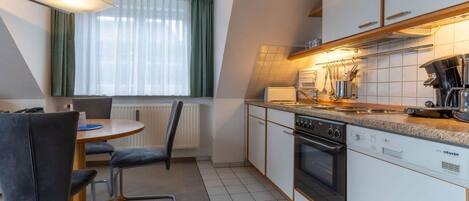 Refrigerador, horno, placa de cocina, lavavajillas