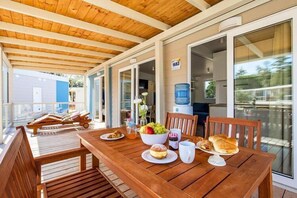 Outdoor dining - Mobile Home in Pag near Pebble Beach (Novalja)