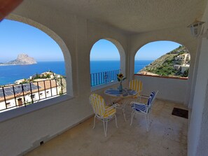 Outdoor dining - Apartment (Calp)