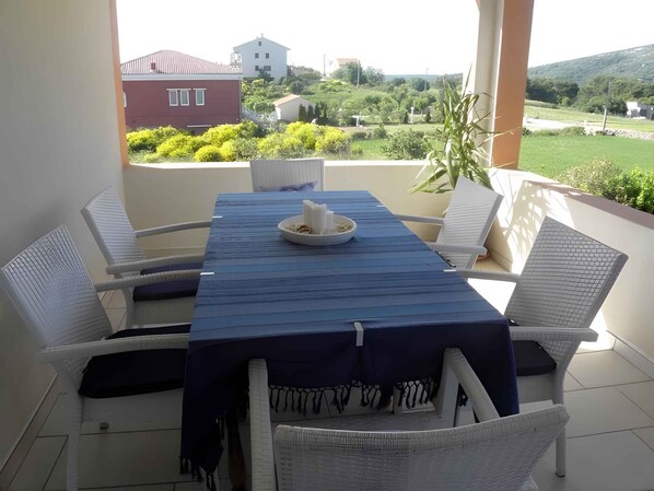 Outdoor dining - Holiday apartment with sea view (Insel Rab)