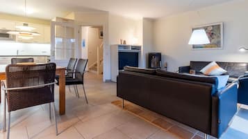 Smart-TV, Kamin, DVD-Player, Stereoanlage