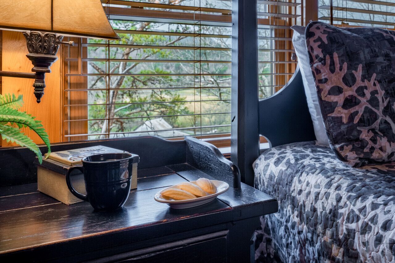5 bedrooms, desk, iron/ironing board, WiFi
