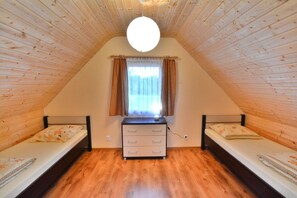 2 bedrooms, iron/ironing board, WiFi